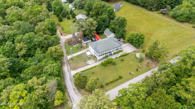 34 Rozzel Rd, Pikeville, TN 37367