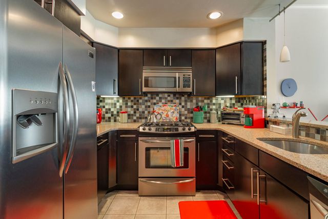 110 Richmond Drive SE UNIT 204, Albuquerque, NM 87106
