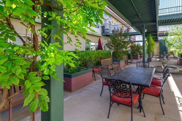 110 Richmond Drive SE UNIT 204, Albuquerque, NM 87106