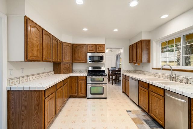 3597 Camino Hills Dr, Camino, CA 95709