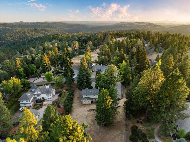 3597 Camino Hills Dr, Camino, CA 95709