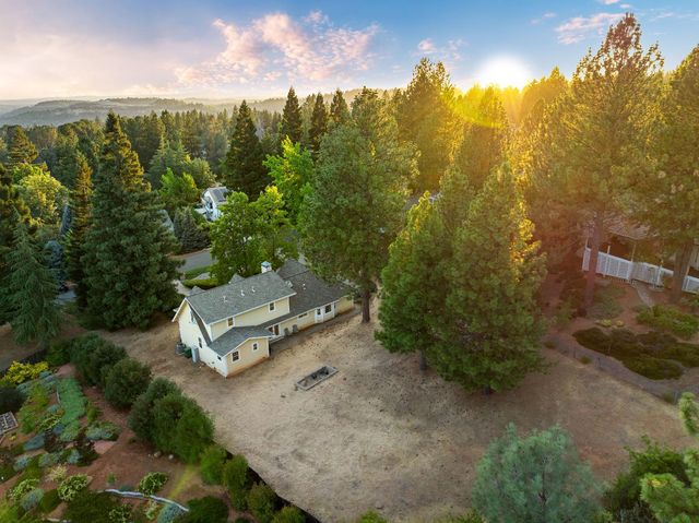 3597 Camino Hills Dr, Camino, CA 95709