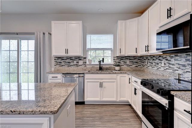 168 Boxwood LN, Smithfield, VA 23430