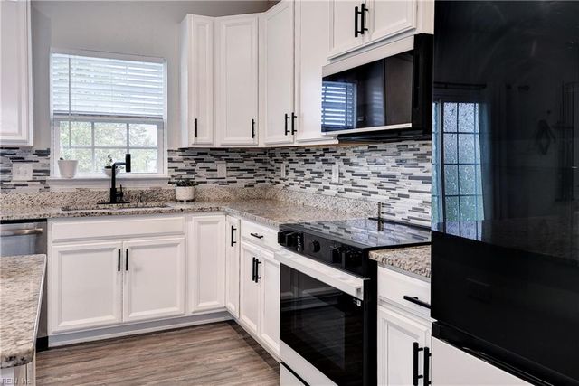 168 Boxwood LN, Smithfield, VA 23430