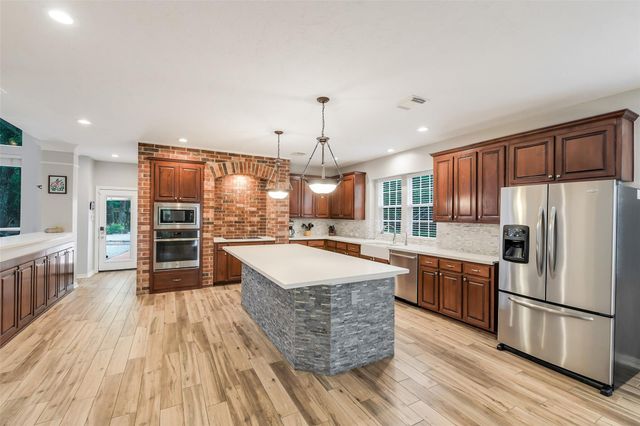 7 Larkspur Trail, The Woodlands, TX 77382