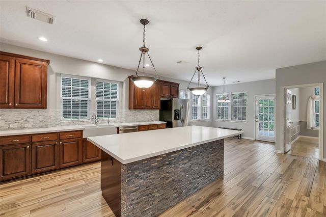 7 Larkspur Trail, The Woodlands, TX 77382
