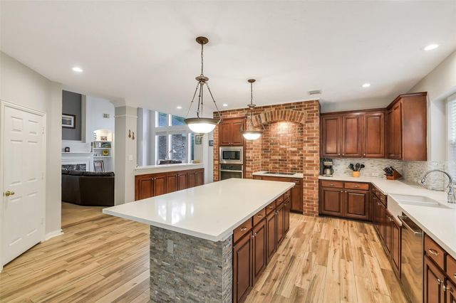 7 Larkspur Trail, The Woodlands, TX 77382