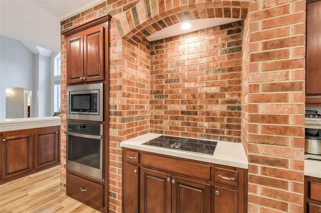7 Larkspur Trail, The Woodlands, TX 77382