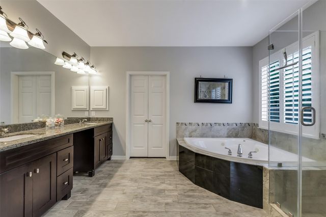7 Larkspur Trail, The Woodlands, TX 77382
