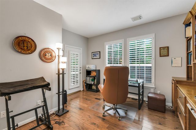 7 Larkspur Trail, The Woodlands, TX 77382