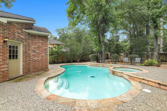 7 Larkspur Trail, The Woodlands, TX 77382