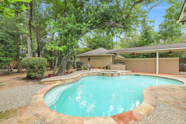 7 Larkspur Trail, The Woodlands, TX 77382