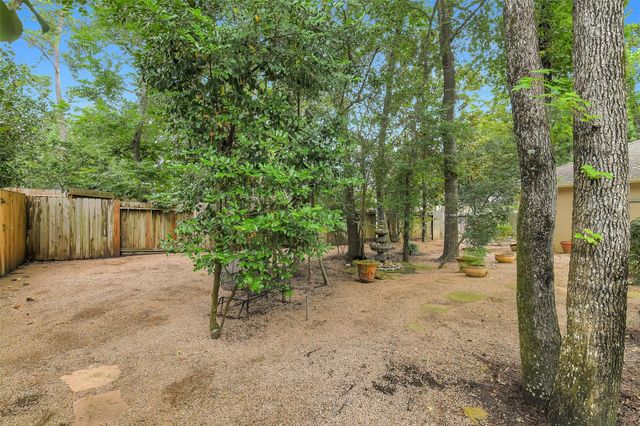7 Larkspur Trail, The Woodlands, TX 77382
