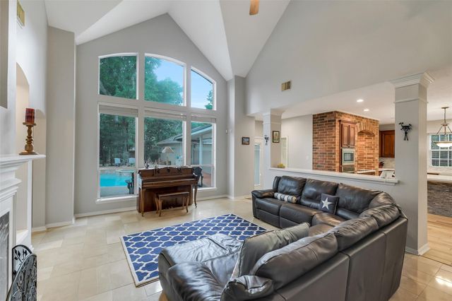 7 Larkspur Trail, The Woodlands, TX 77382