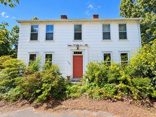 153 Johnny Appleseed Ln, Leominster, MA 01453