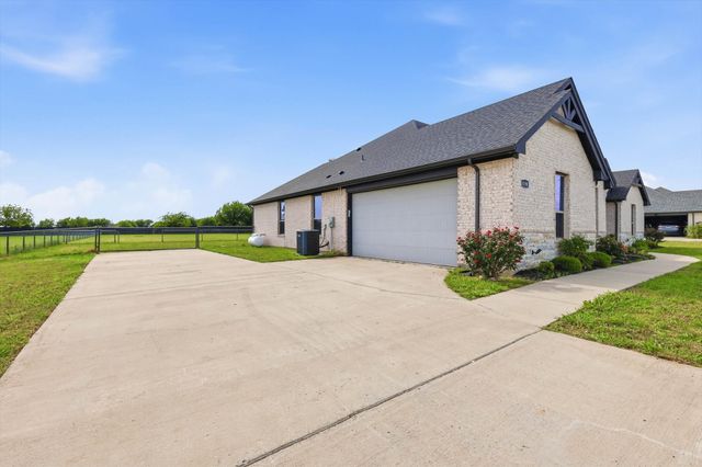 8190 Kassandra Drive, Sanger, TX 76266
