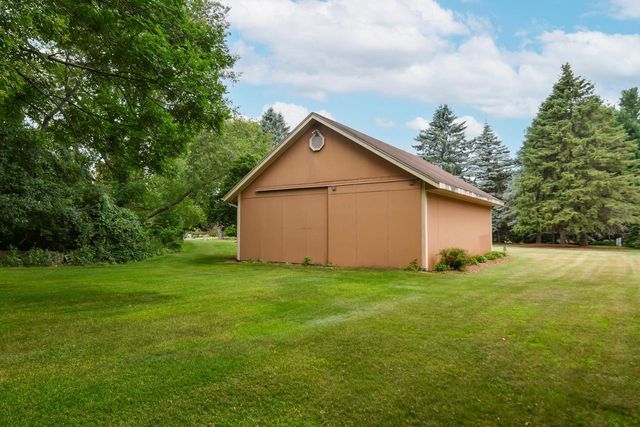 W270N6983 Woodland Oaks DRIVE, Lisbon, WI 53089