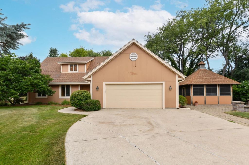 W270N6983 Woodland Oaks DRIVE, Lisbon, WI 53089