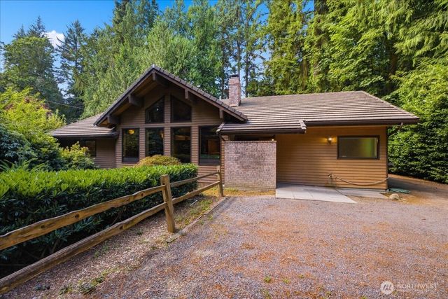 18461 Ballinger Way NE, Lake Forest Park, WA 98155