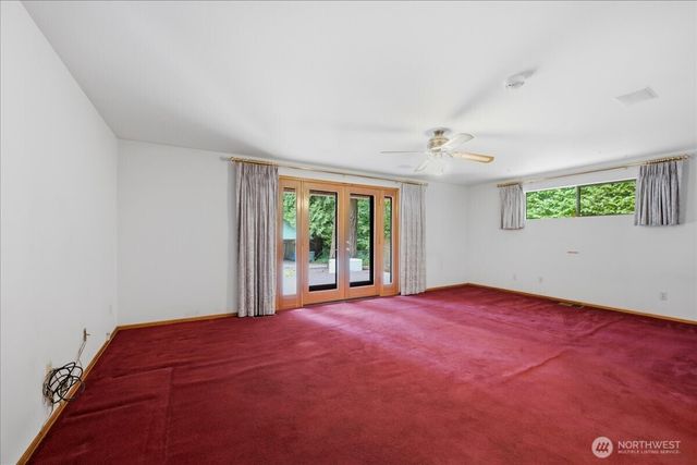 18461 Ballinger Way NE, Lake Forest Park, WA 98155