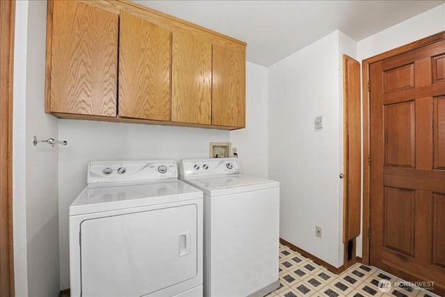 18461 Ballinger Way NE, Lake Forest Park, WA 98155