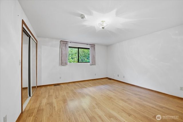 18461 Ballinger Way NE, Lake Forest Park, WA 98155