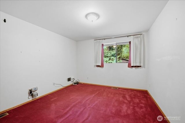 18461 Ballinger Way NE, Lake Forest Park, WA 98155