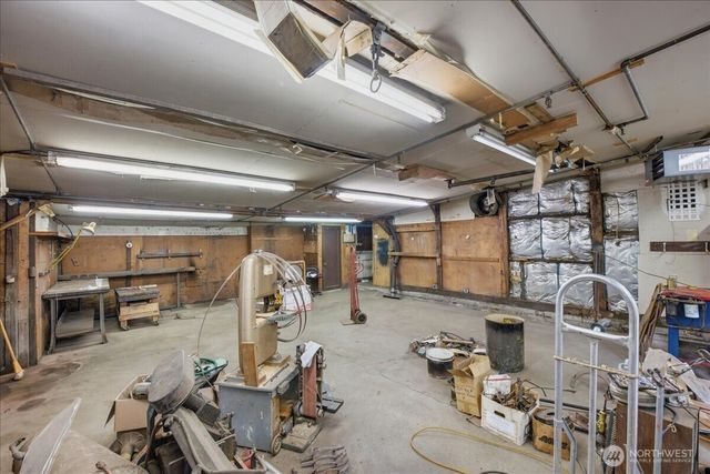 18461 Ballinger Way NE, Lake Forest Park, WA 98155