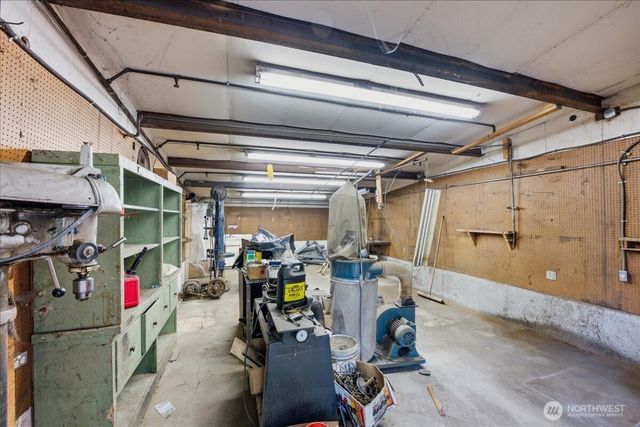 18461 Ballinger Way NE, Lake Forest Park, WA 98155