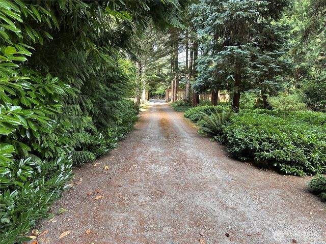 18461 Ballinger Way NE, Lake Forest Park, WA 98155