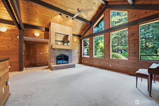18461 Ballinger Way NE, Lake Forest Park, WA 98155