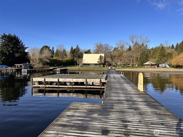 18461 Ballinger Way NE, Lake Forest Park, WA 98155