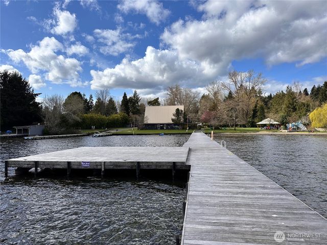 18461 Ballinger Way NE, Lake Forest Park, WA 98155