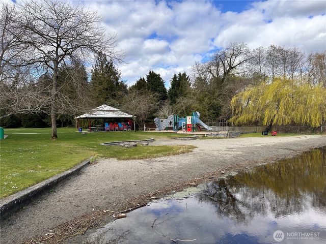 18461 Ballinger Way NE, Lake Forest Park, WA 98155