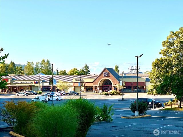 18461 Ballinger Way NE, Lake Forest Park, WA 98155