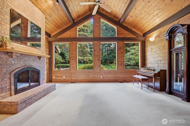 18461 Ballinger Way NE, Lake Forest Park, WA 98155