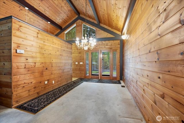 18461 Ballinger Way NE, Lake Forest Park, WA 98155
