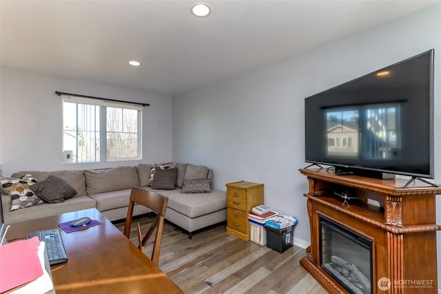 6820 9th Street E, Fife, WA 98424