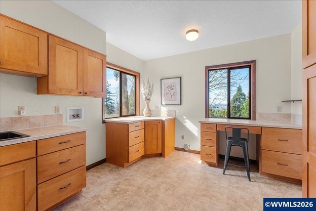 3904 Viewcrest Rd S, Salem, OR 97302