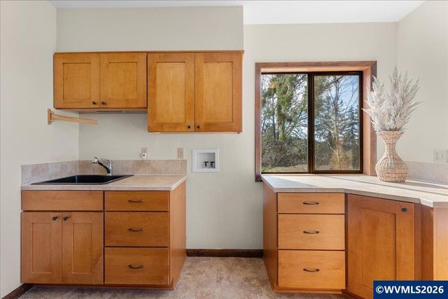 3904 Viewcrest Rd S, Salem, OR 97302