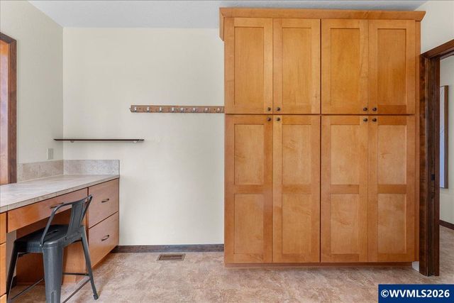 3904 Viewcrest Rd S, Salem, OR 97302