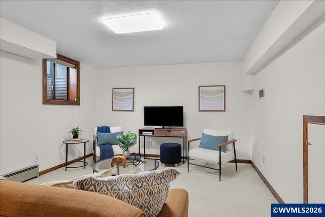 3904 Viewcrest Rd S, Salem, OR 97302