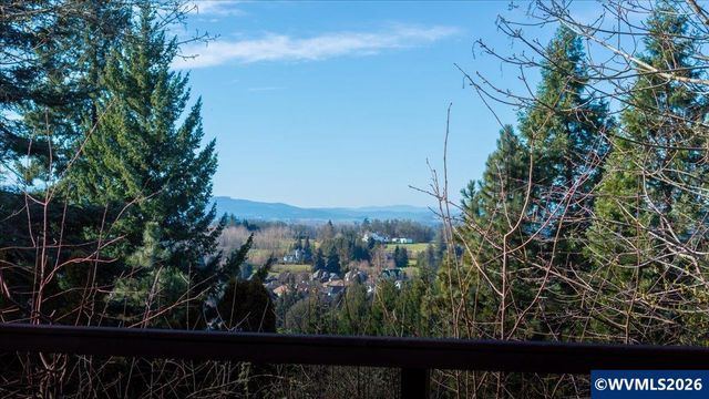 3904 Viewcrest Rd S, Salem, OR 97302