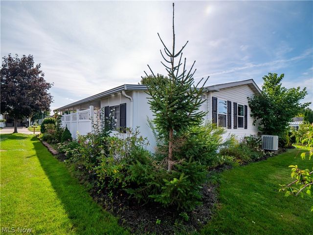 8 Emerald Lane Lane, Olmsted Twp, OH 44138