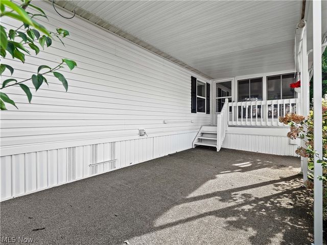 8 Emerald Lane Lane, Olmsted Twp, OH 44138