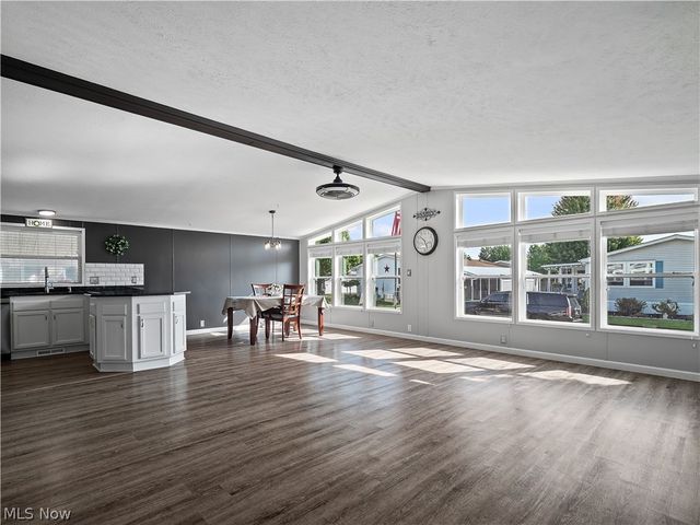 8 Emerald Lane Lane, Olmsted Twp, OH 44138