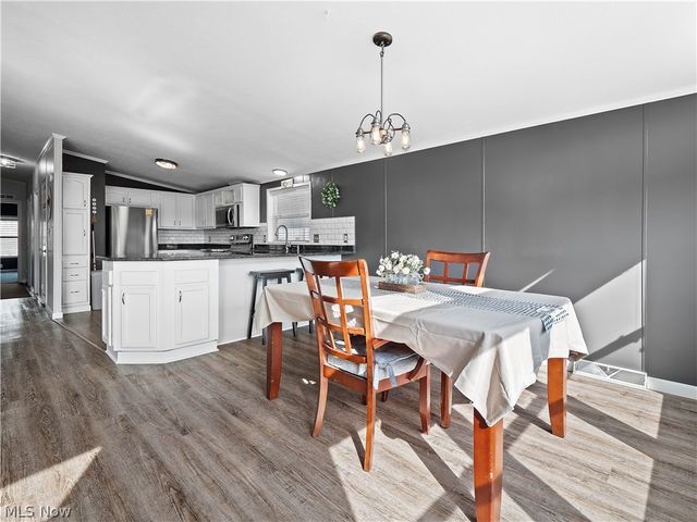 8 Emerald Lane Lane, Olmsted Twp, OH 44138
