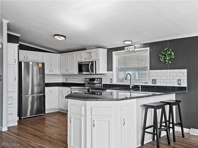 8 Emerald Lane Lane, Olmsted Twp, OH 44138