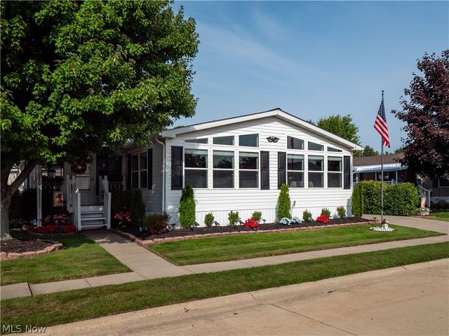 8 Emerald Lane Lane, Olmsted Twp, OH 44138