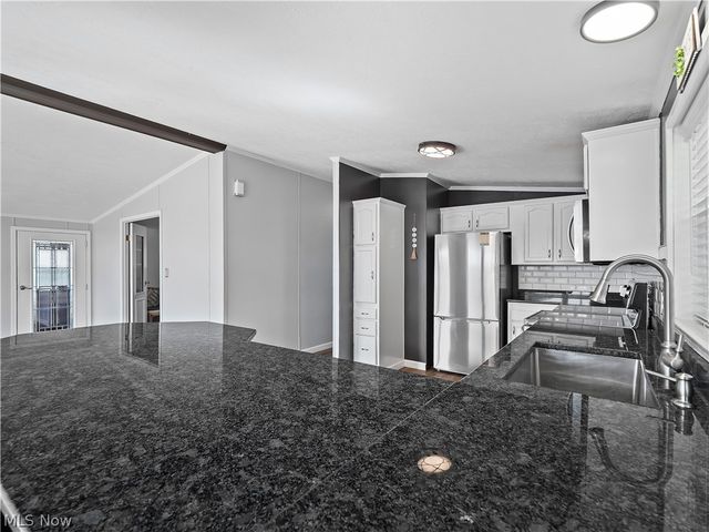 8 Emerald Lane Lane, Olmsted Twp, OH 44138